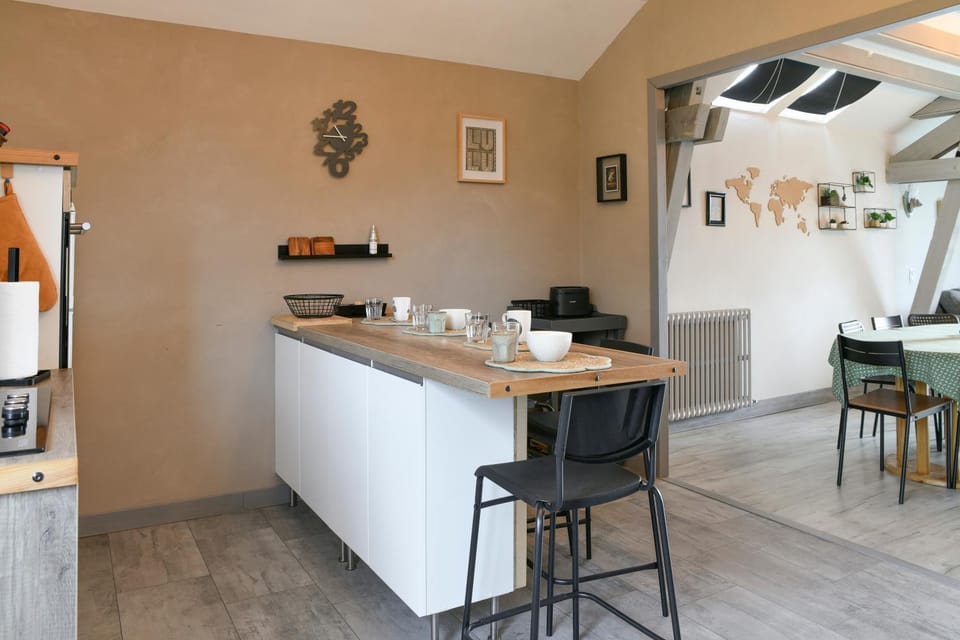 Property building, Kitchen or kitchenette, Living room