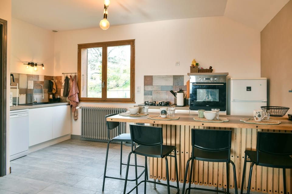 Kitchen or kitchenette, Living room