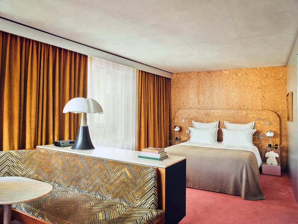 Bed, Photo of the whole room, Seating area