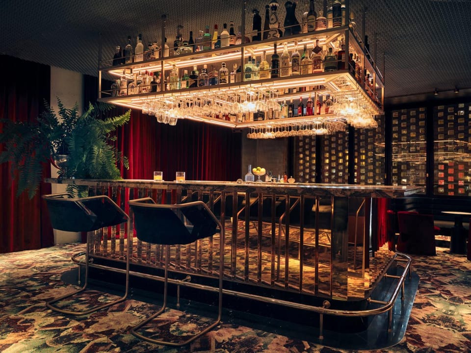 Lounge or bar, Food and drinks