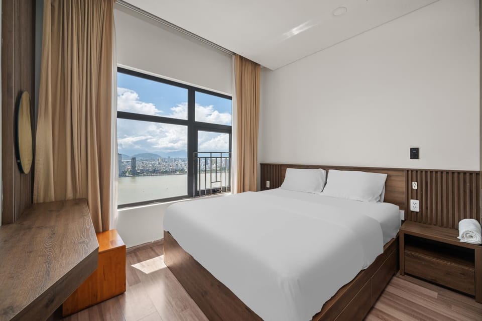 Bed, Natural landscape, Photo of the whole room, Bedroom, Mountain view