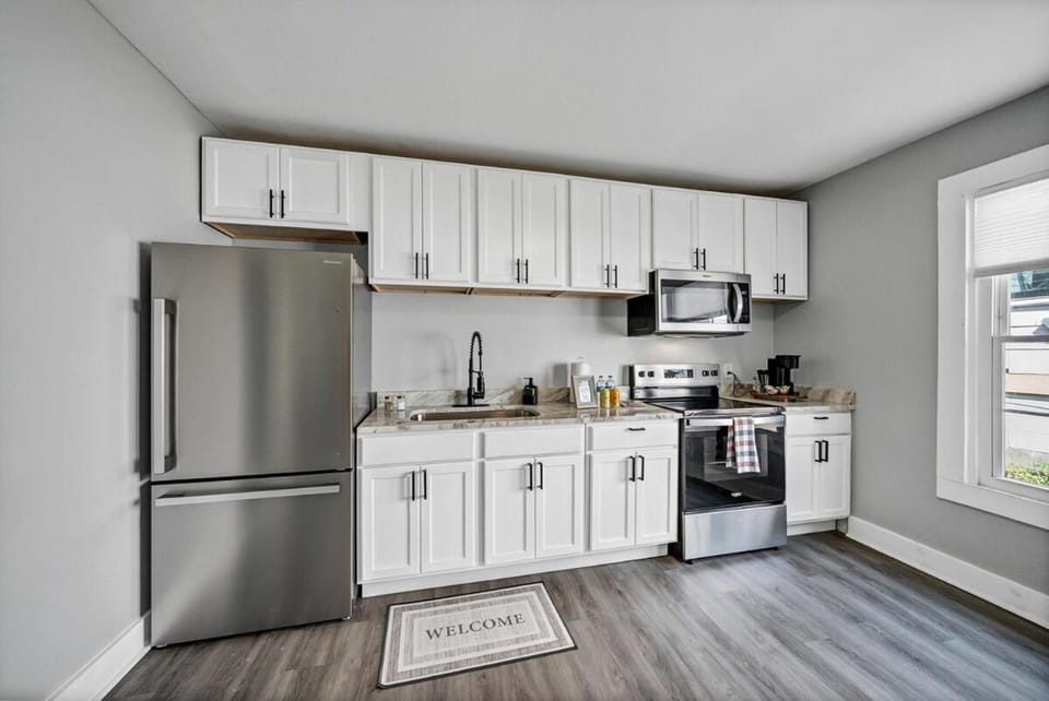 Bangalow 2B 1 BA - Minutes from 5 Points House in Columbia