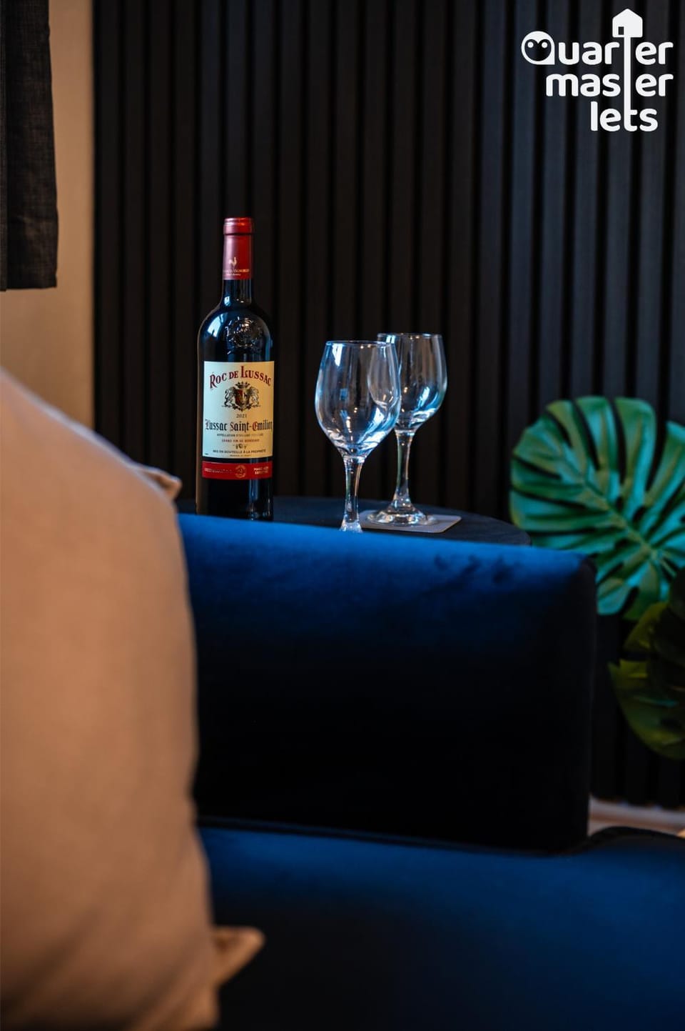 Communal lounge/ TV room, Living room, Decorative detail, Seating area, furniture, storage