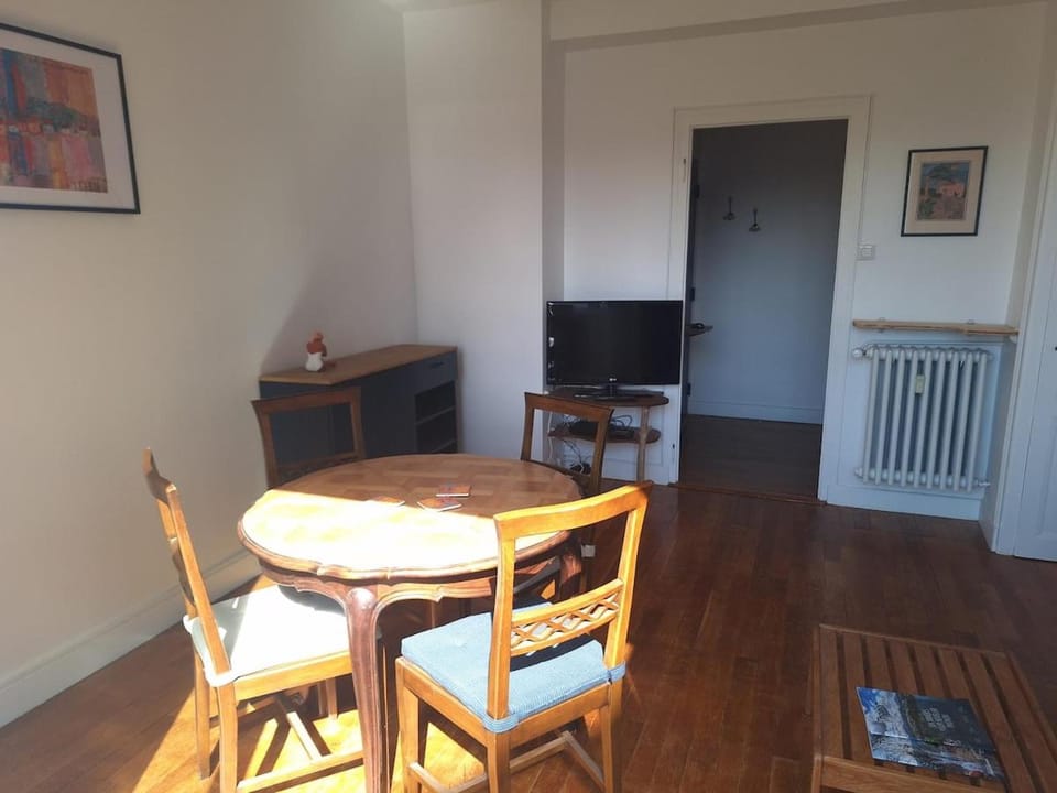 TV and multimedia, Dining area