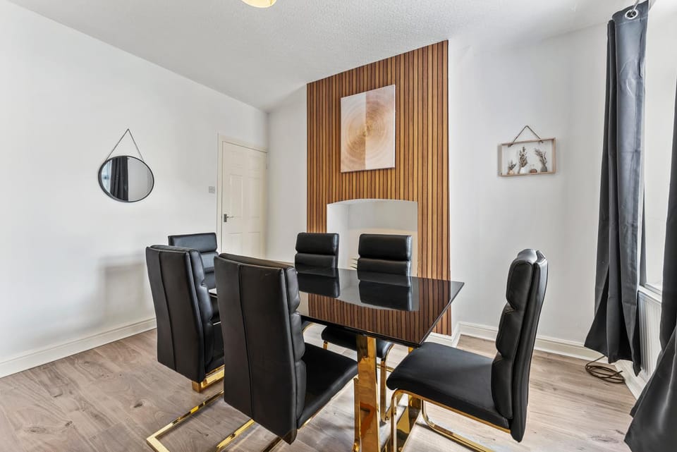 Sophisticated 2 bed in Doncaster sleeps 6! House in Doncaster
