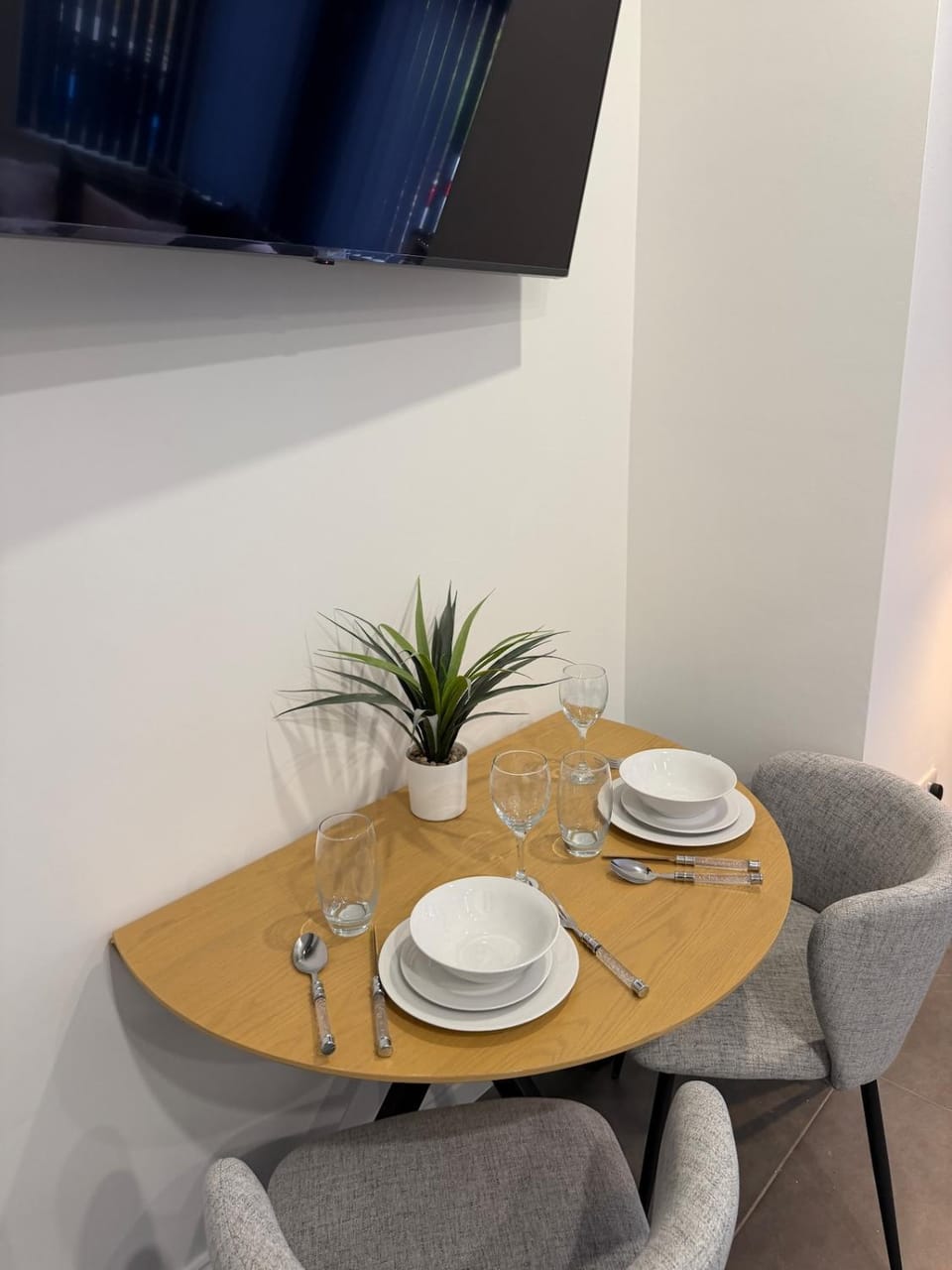 Central Embankment View Apartment 1BR Apartment in Cardiff
