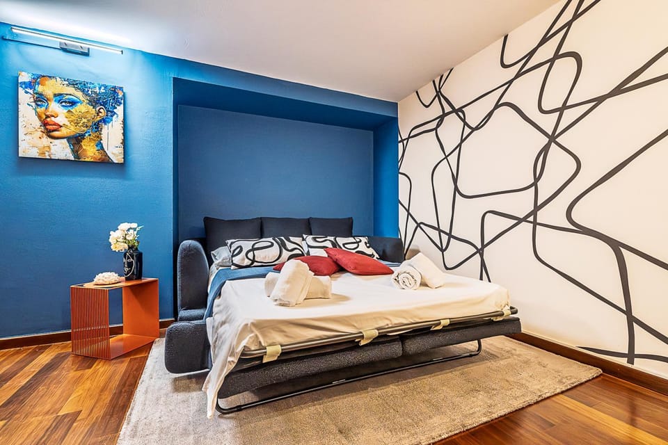 Bed, towels