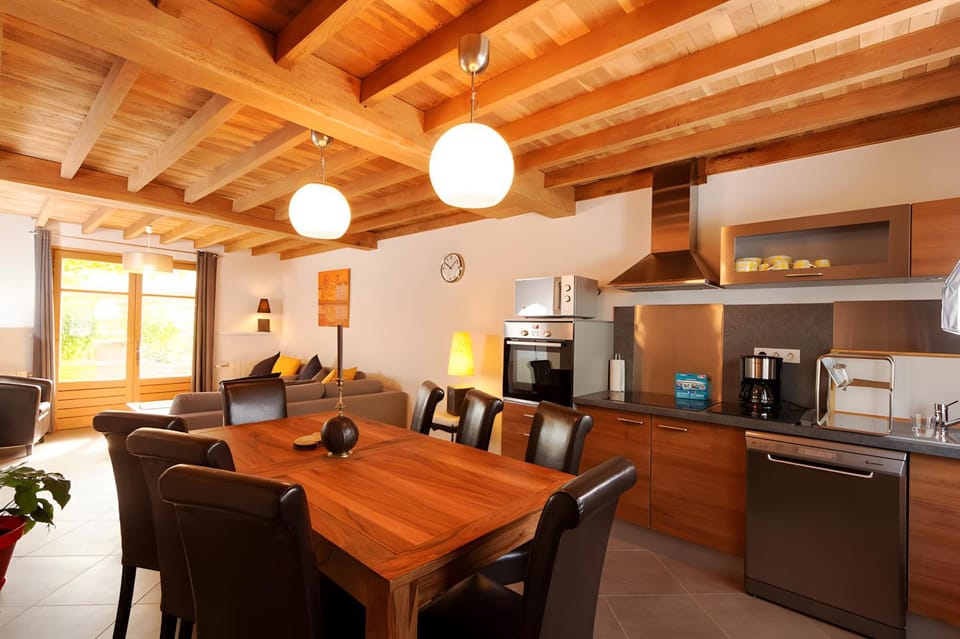 Property building, Kitchen or kitchenette, Living room