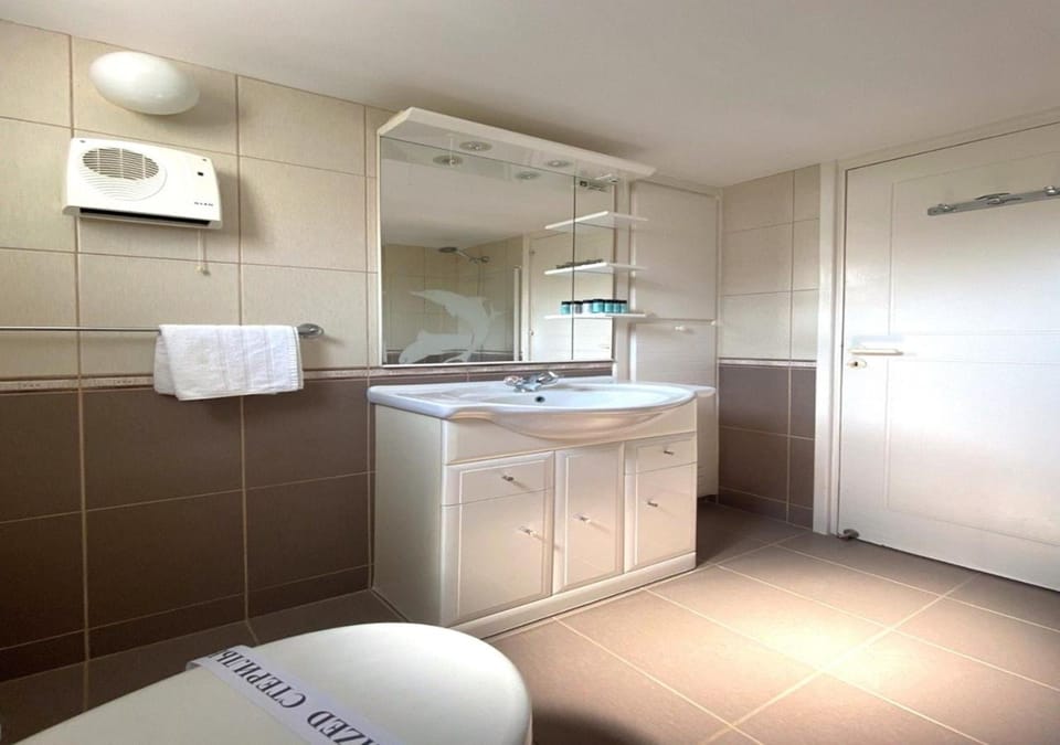 Bathroom, Bath