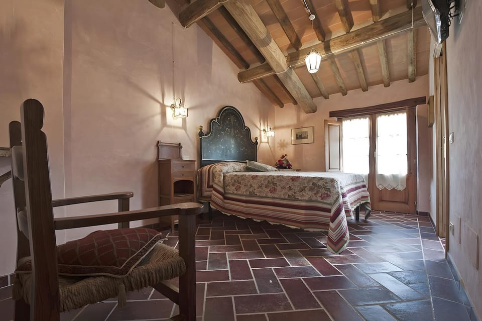 Property building, Living room, Bedroom