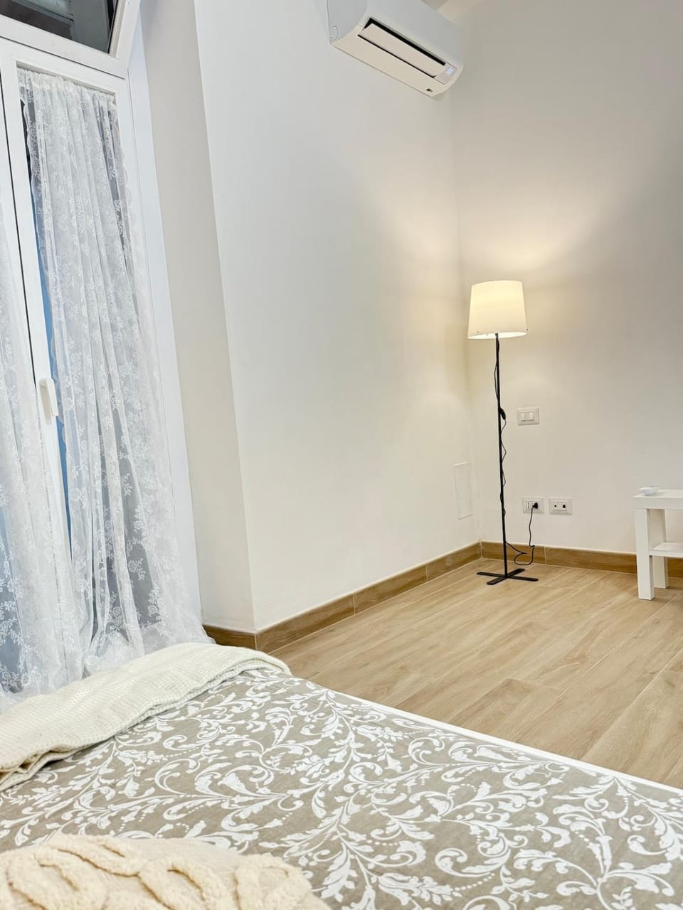 Bed, Photo of the whole room, Bedroom, air conditioner