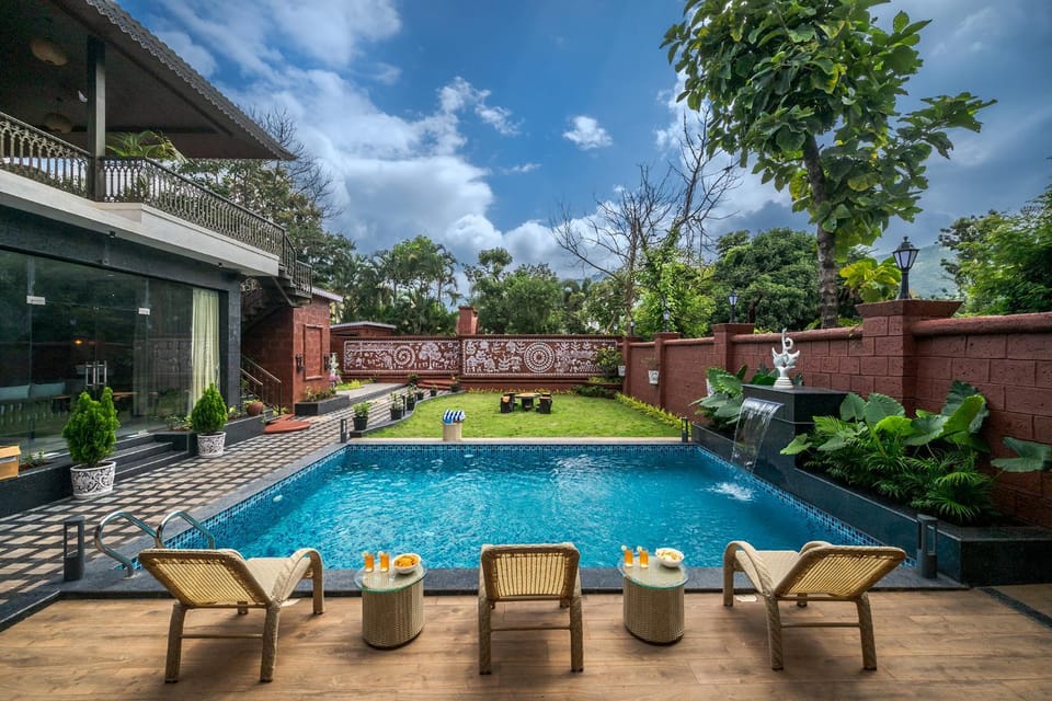 Garden view, Pool view, Swimming pool, sunbed