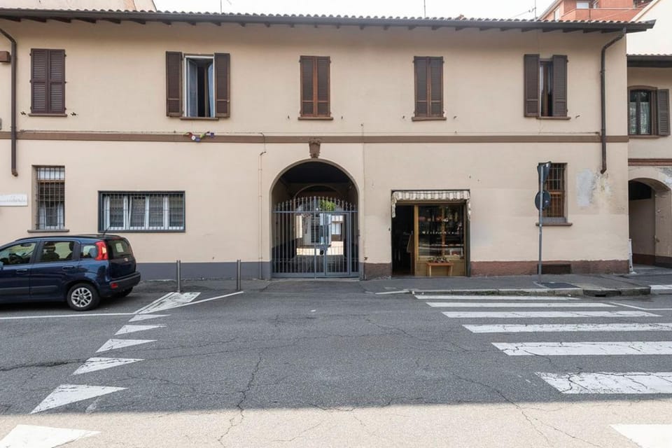Property building, Restaurant/places to eat, Facade/entrance, Supermarket/grocery shop