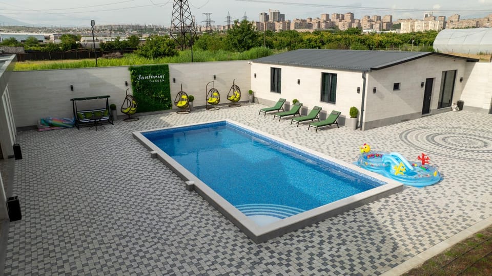Property building, Patio, Day, Pool view, Swimming pool, sunbed