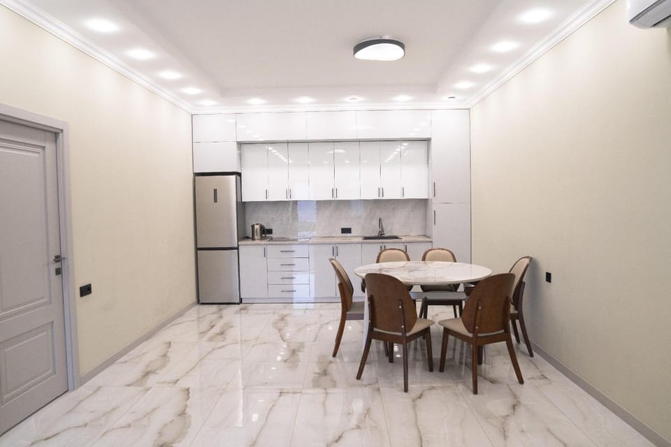 Kitchen or kitchenette, Dining area, oven, stove