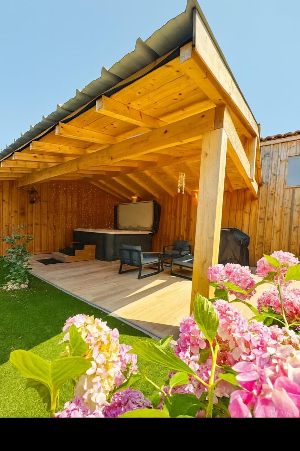 Patio, Garden, Hot Tub, Garden view