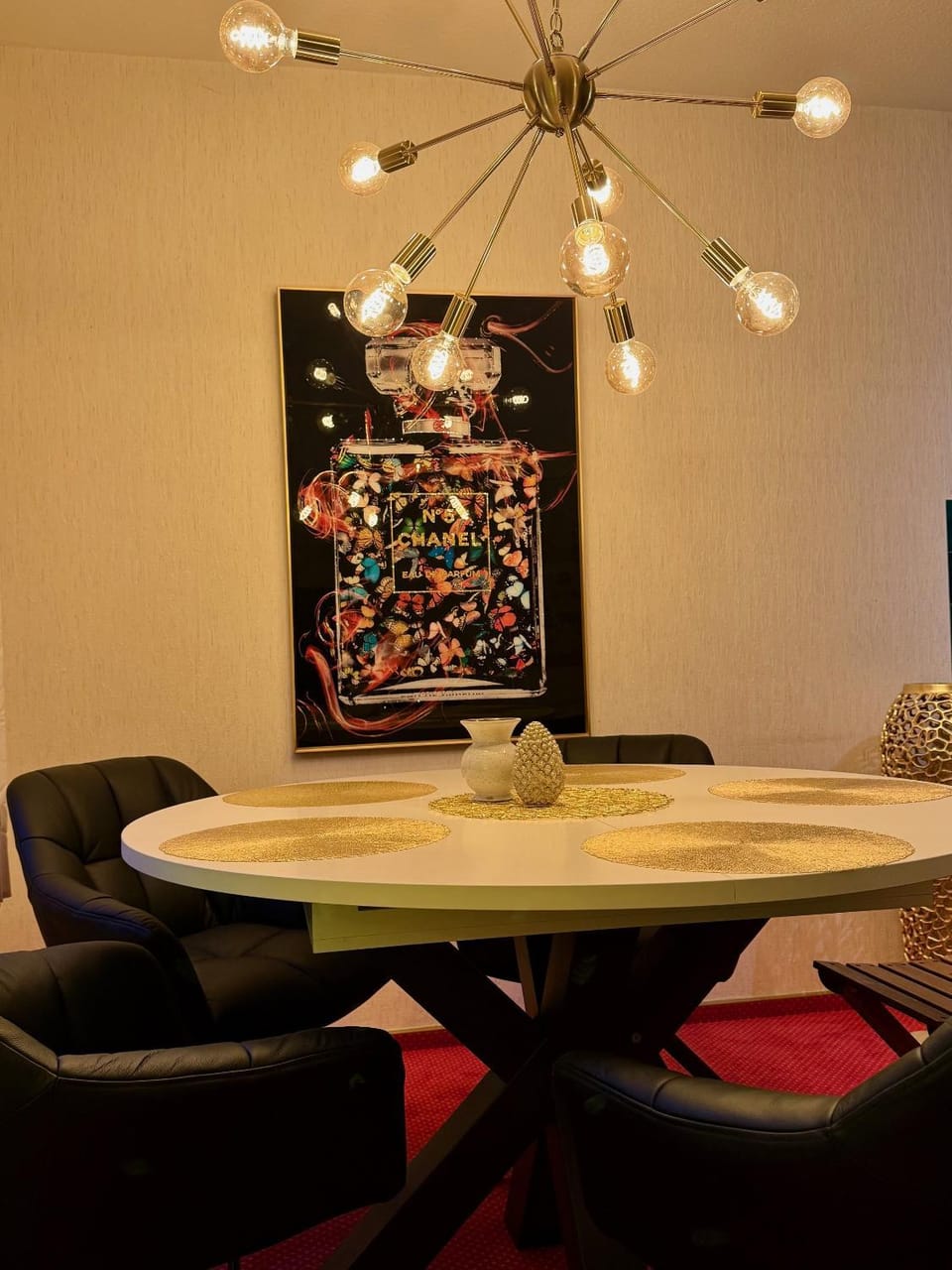 Seating area, Dining area