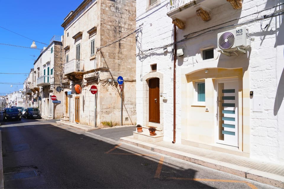 Property building, Day, Neighbourhood, Street view, Location