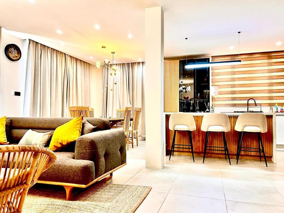 Living room, Dining area