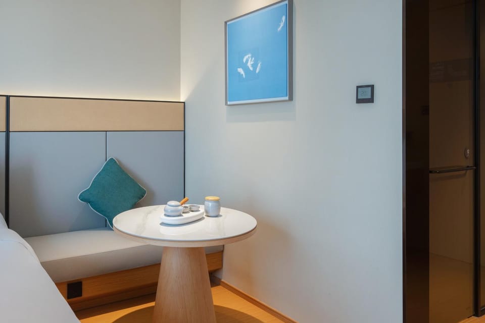 Coffee/tea facilities, Seating area