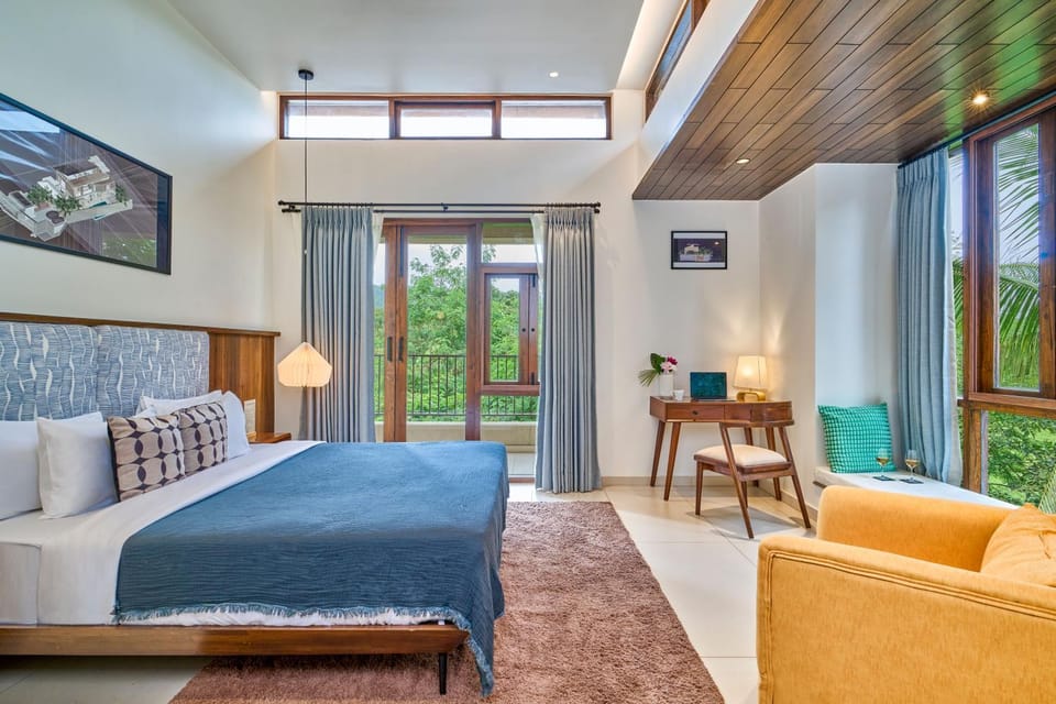 Bed, Photo of the whole room, Seating area, Bedroom