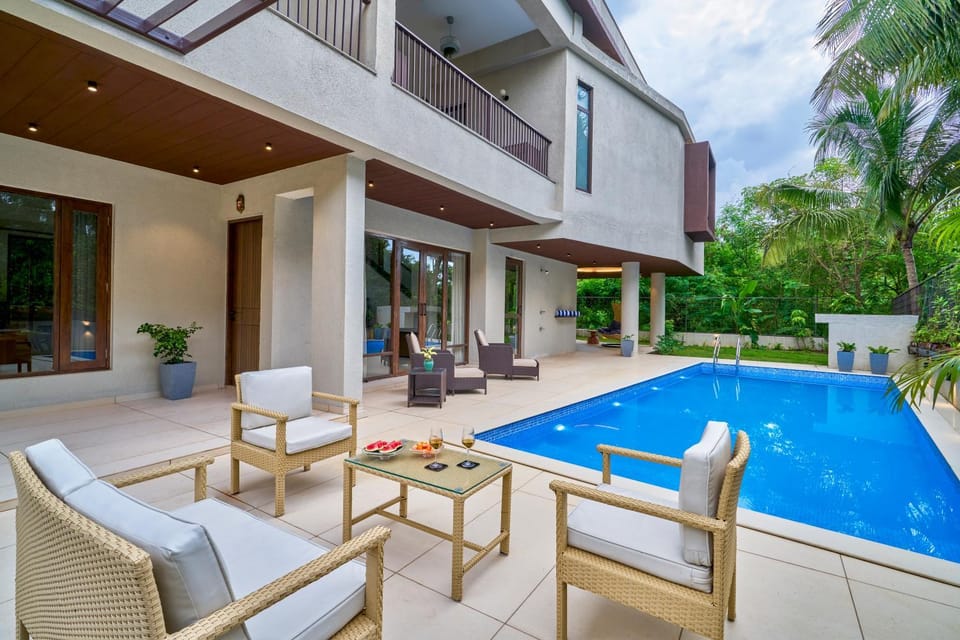 Property building, Day, Garden, View (from property/room), Seating area, Garden view, Pool view, Swimming pool, Swimming pool, sunbed