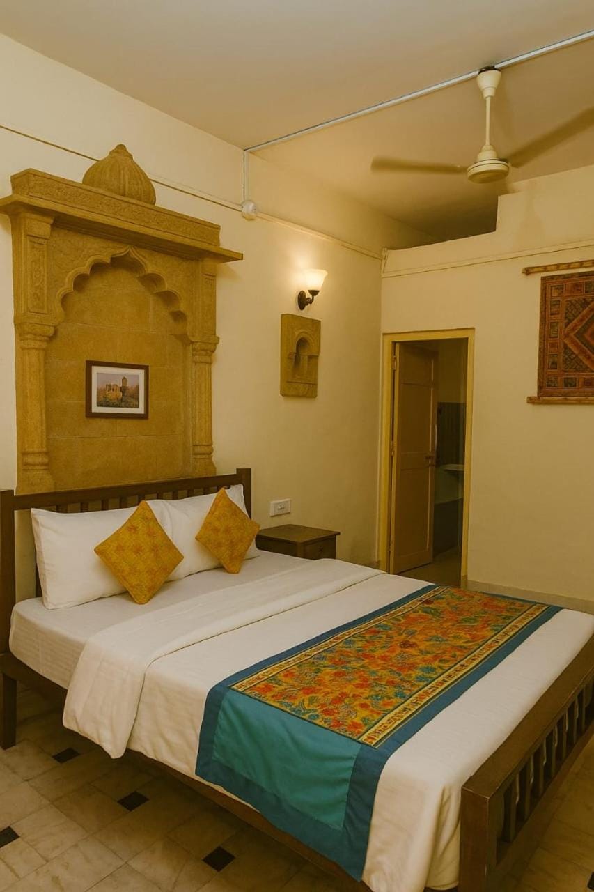 Photo of the whole room, Bedroom, air conditioner