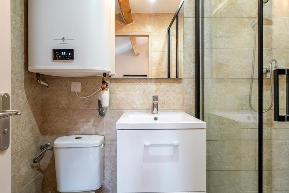 Bathroom, Living room