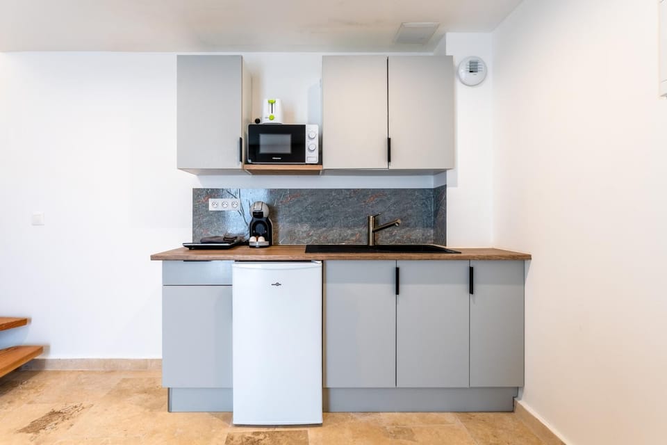 Kitchen or kitchenette, Living room