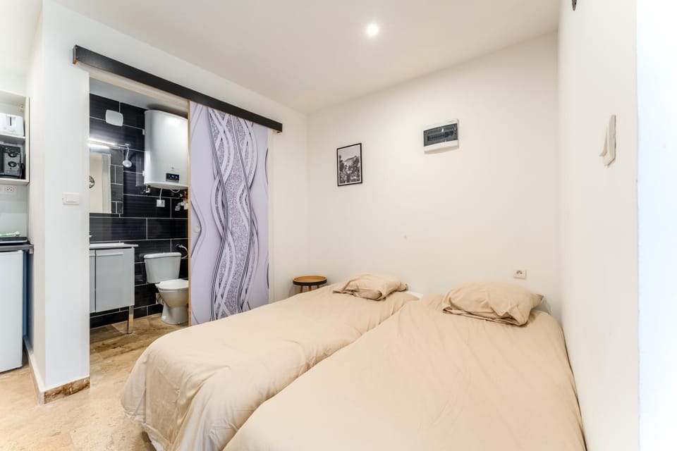 Bathroom, Living room