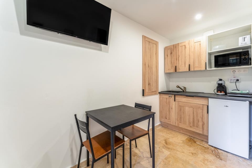 Kitchen or kitchenette, Living room