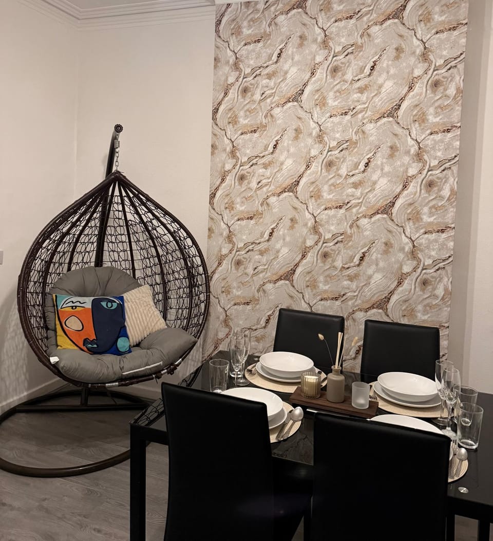 Walsall Comfort Home 3Bedroom Retreat Sleeps 6 House in Walsall