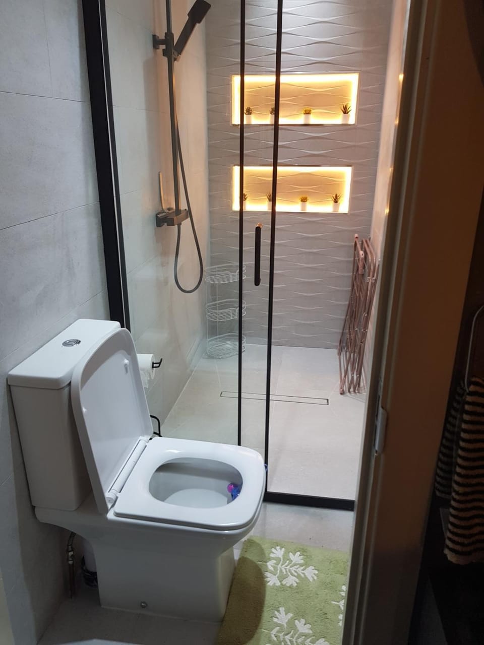 A Very NICE ROOM WITH PRIVATE TOILET AND SHOWER Bed and Breakfast in Ilford