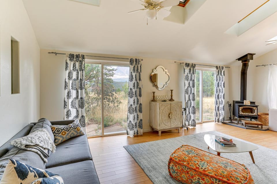 Outdoor Adventure Haven - 15 Mi to Mount Shasta! House in California