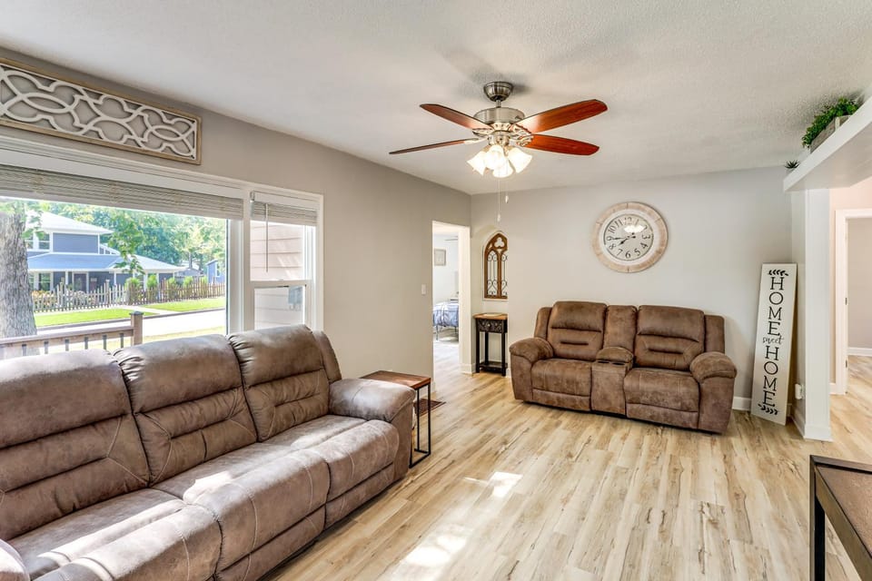 Half-Mi to Dtwn Yankton & River: Charming Home! House in Yankton