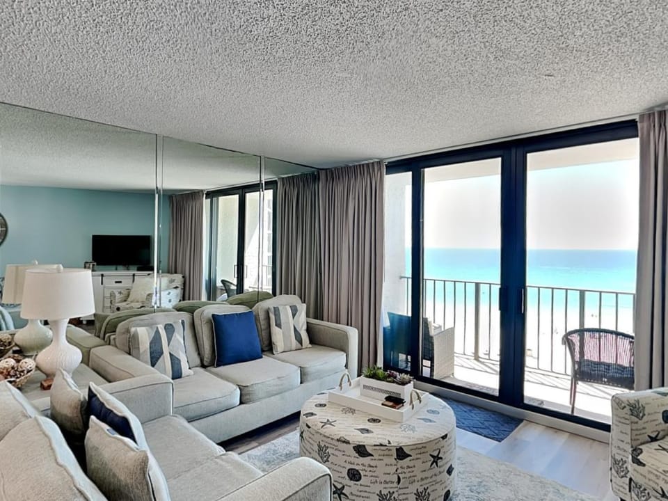 Balcony/Terrace, Living room, Seating area, Beach, Sea view, furniture