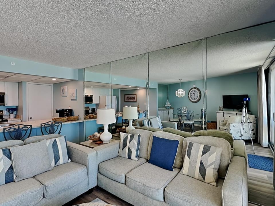 TV and multimedia, Living room, Seating area, Dining area, furniture