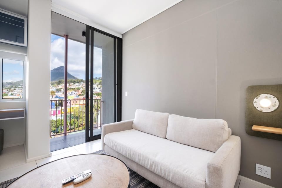 Balcony/Terrace, Living room, Mountain view