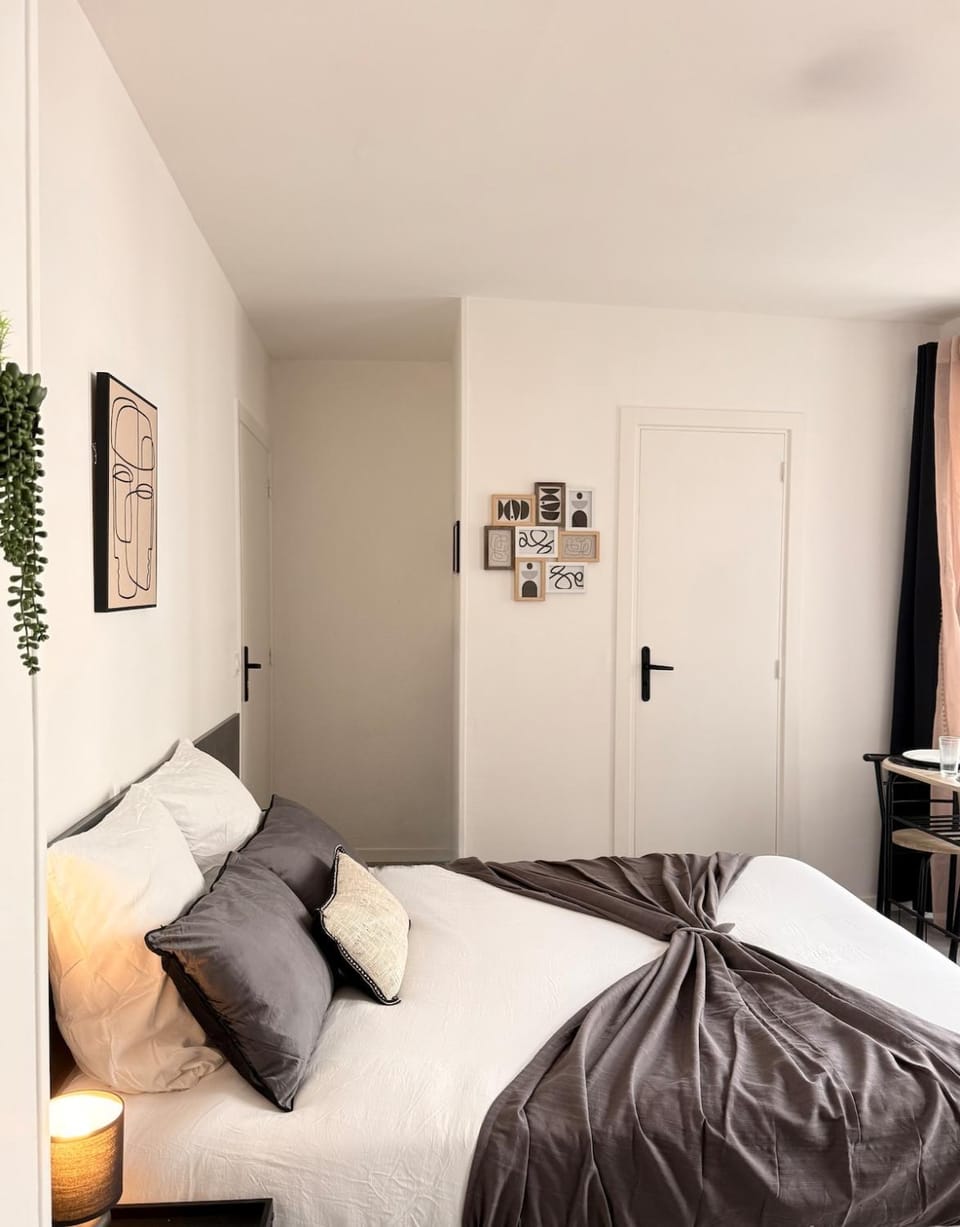Bed, Photo of the whole room, Bedroom, wardrobe