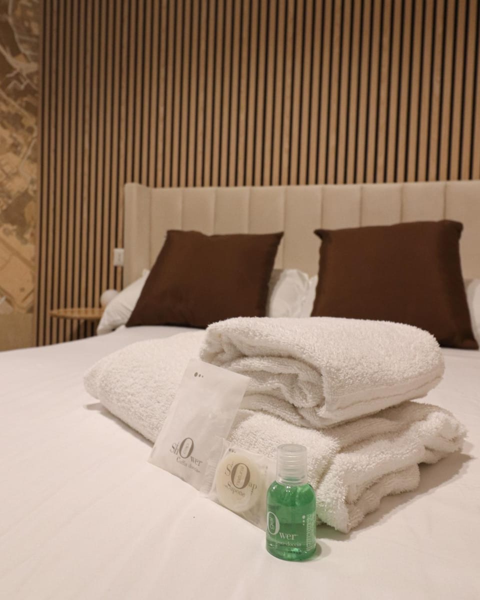 Bed, Photo of the whole room, Bedroom, towels