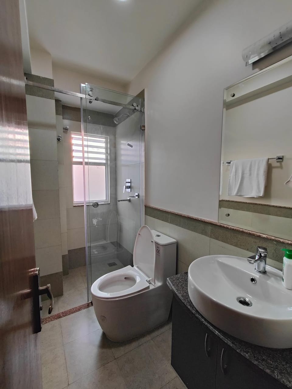 Shower, Toilet, Bathroom, bidet, towels