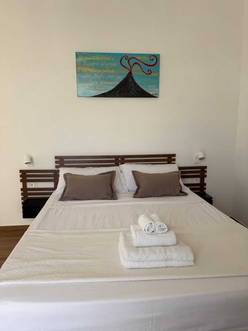 Photo of the whole room, Bedroom, towels