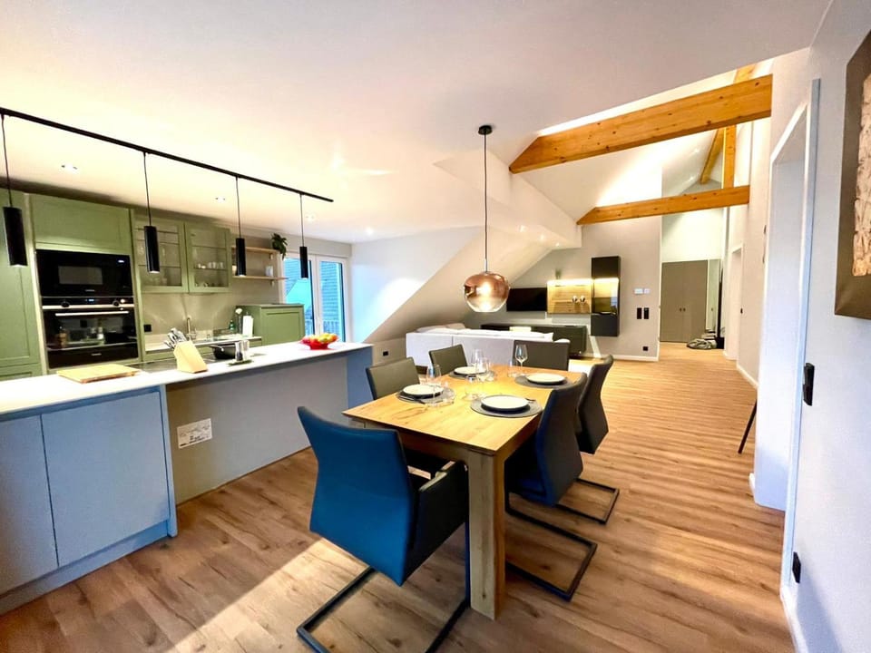 Kitchen or kitchenette, Dining area, dishwasher, oven, toaster