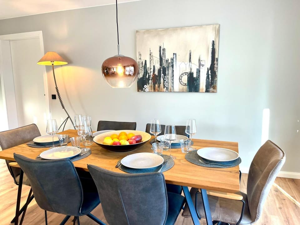 Living room, Seating area, Dining area, Food