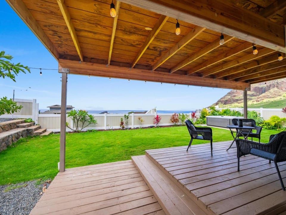 3BR, Near Beach, Game RM, Private Spa, Pool, Gym House in Makaha Valley