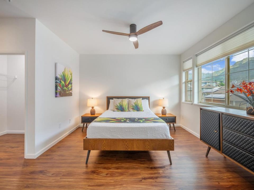 Kalo Homes - Immersed in Aloha House in Makaha Valley