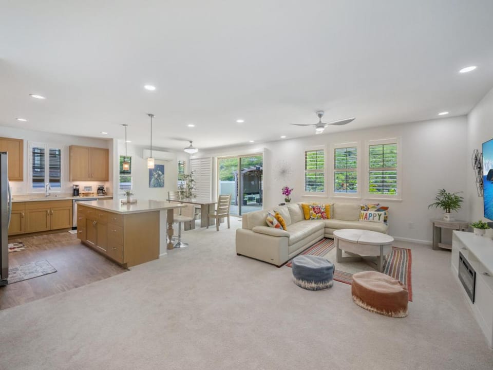 Kalo Homes - Elevated Escape House in Makaha Valley