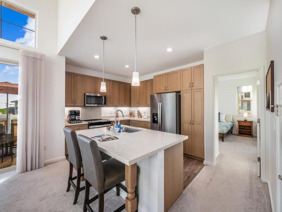 Kalo Homes - Mauka to Makai House in Makaha Valley
