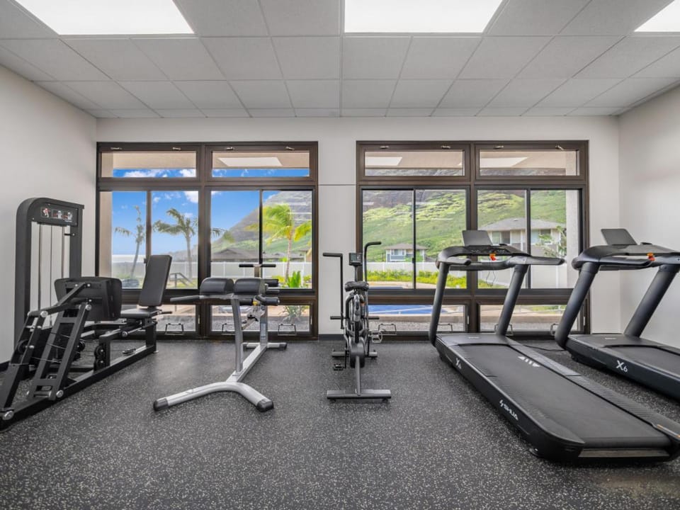 3 Bdrm, Sngl Lvl, Near Beach, BBQ, Pool/Spa, Gym House in Makaha Valley