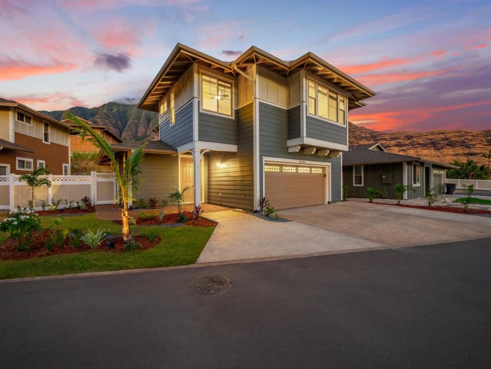 Kalo Homes Tropical Palm Getaway House in Makaha Valley
